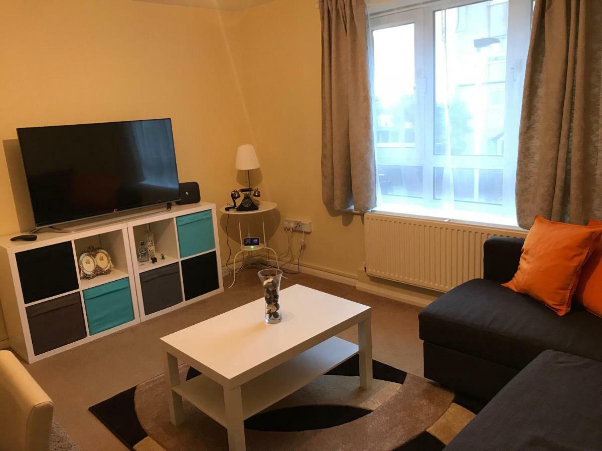 Cozy Apartment In Stratford From 18 Minutes To Central Londen Buitenkant foto