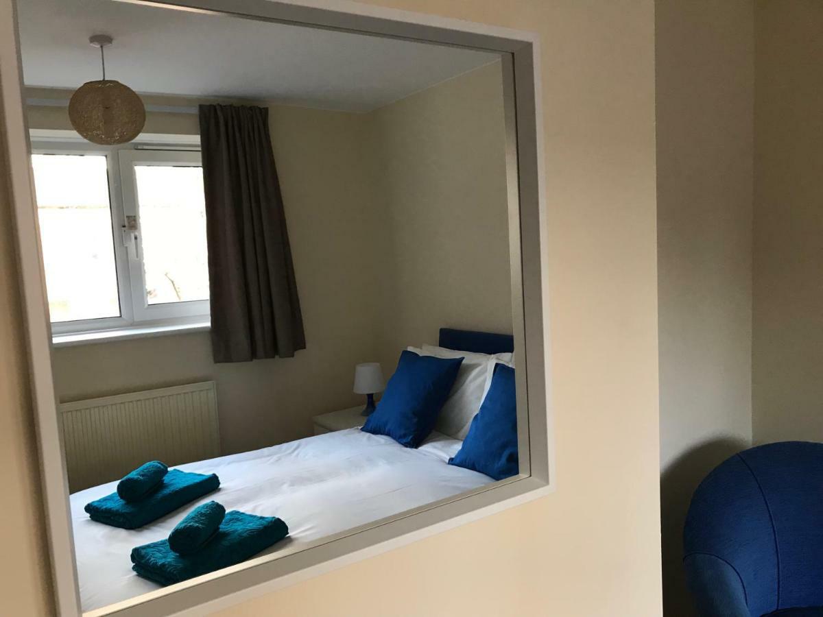 Cozy Apartment In Stratford From 18 Minutes To Central Londen Buitenkant foto