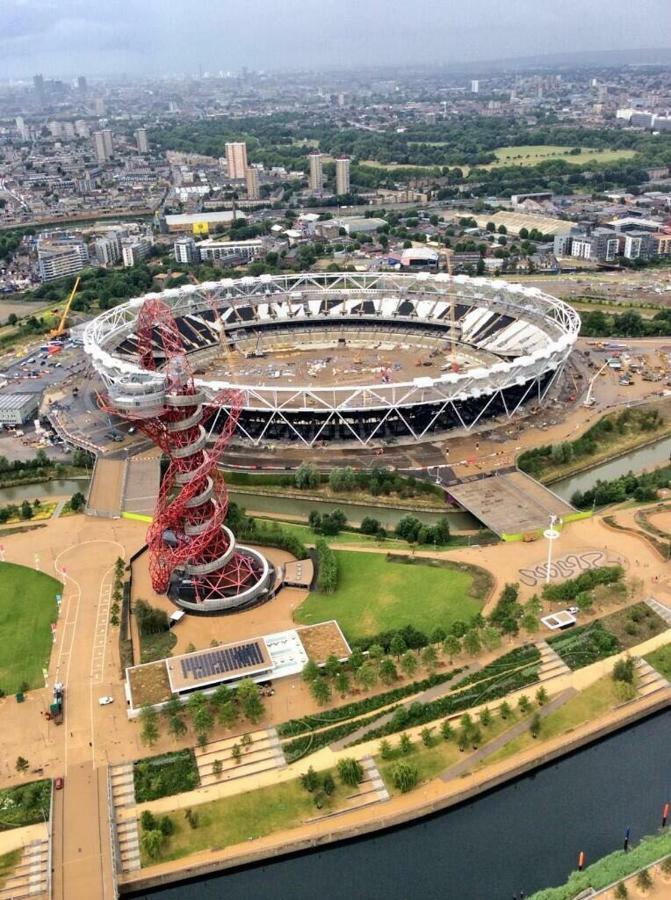 Cozy Apartment In Stratford From 18 Minutes To Central Londen Buitenkant foto